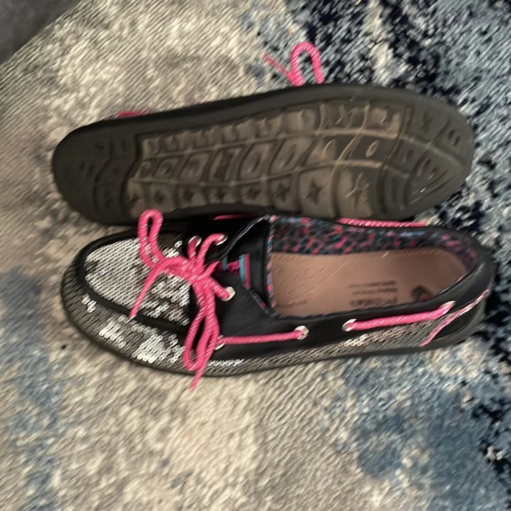 Bobs Skechers glittery boat sandals youth size 5